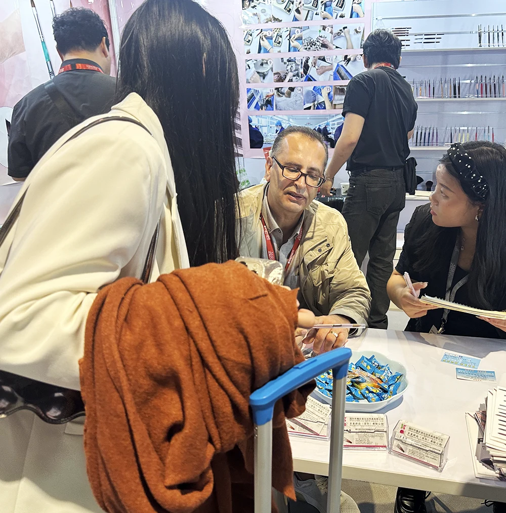 Cosmoprof HK 2024, se encontró con muchos fisinas de uñas viejas y nuevos.